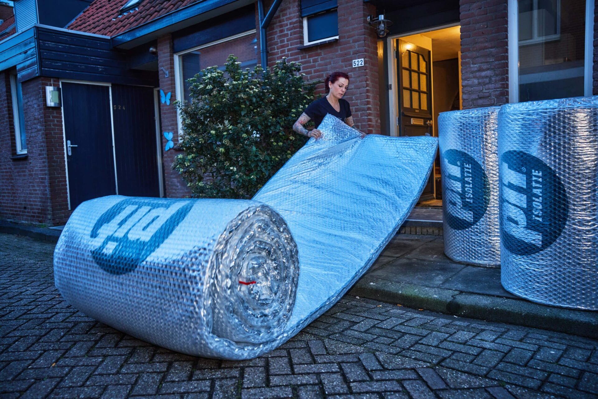 Verwerker met isolatiemateriaal in deuropening